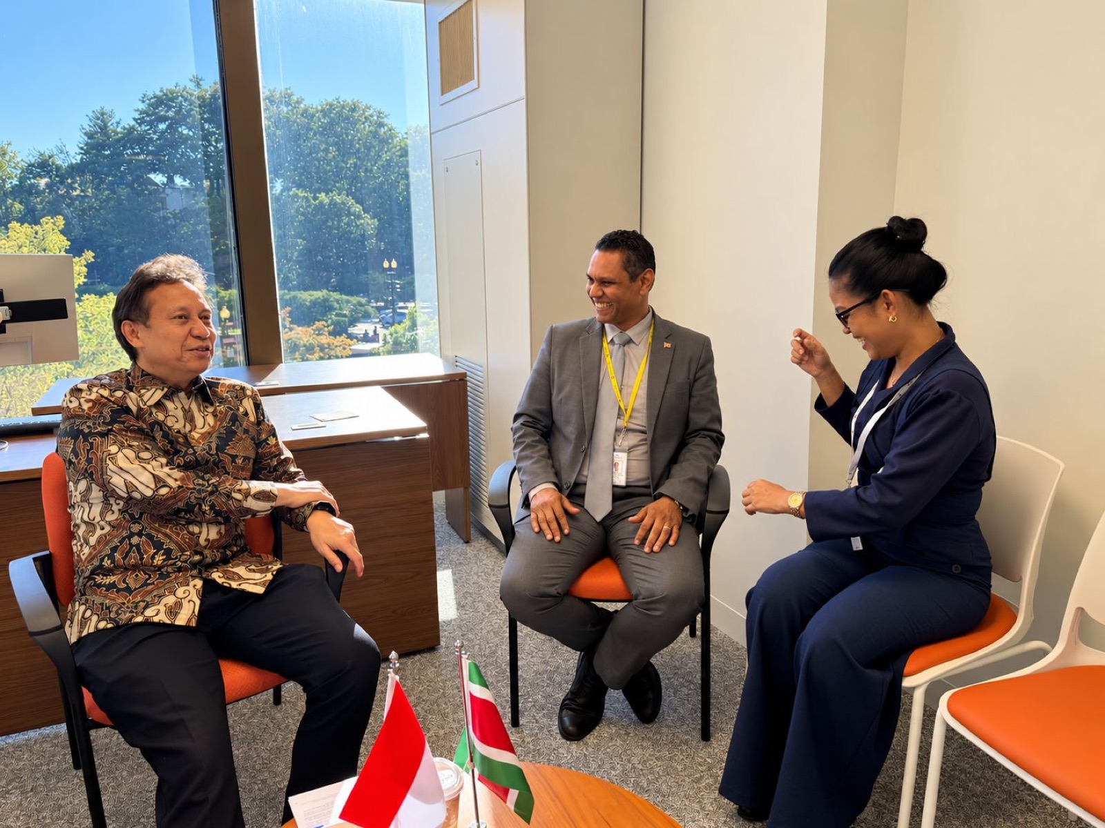 Minister Budi Gunadi Sadikin in a friendly meeting with Dr. Rakesh Gajadhar Sukul during the 63rd PAHO Directing Council